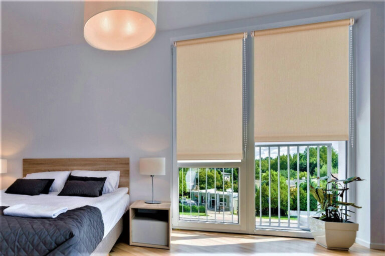 Choosing the Perfect Roller Blinds for Your Plastic Windows: Expert Tips
